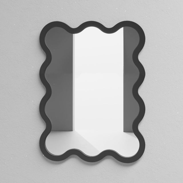 Medium Contemporary Sculptural Wavy Wall Mirror – Hvyli 10 by Oitoproducts For Sale - Image 6 of 17