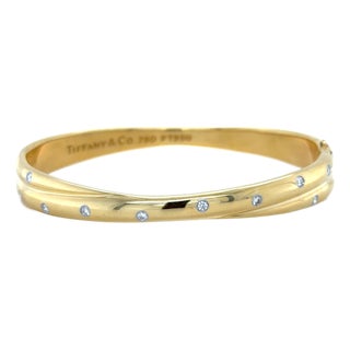 Late 20th Century Tiffany & Co. Etoile Yellow Gold, Platinum and Diamond Bangle Bracelet For Sale