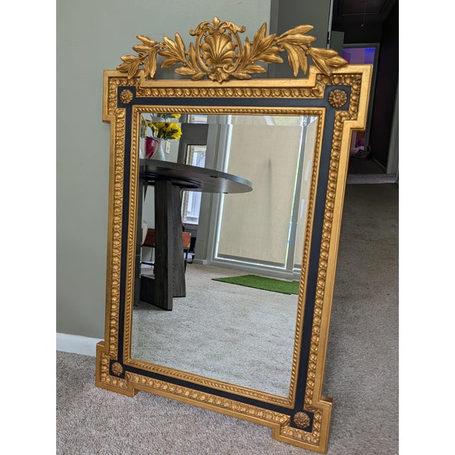 Abstract Vintage Carvers' Guild Laurel Crown Neo-Classic Wall Mirror (Style #0015) – Excellent Condition For Sale - Image 3 of 6
