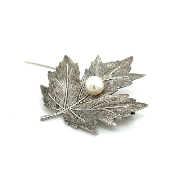 Mikimoto Estate Akoya Pearl Leaf Brooch Pin Sterling Silver 6.65 mm M297 This elegant Authentic Mikimoto Estate Akoya...