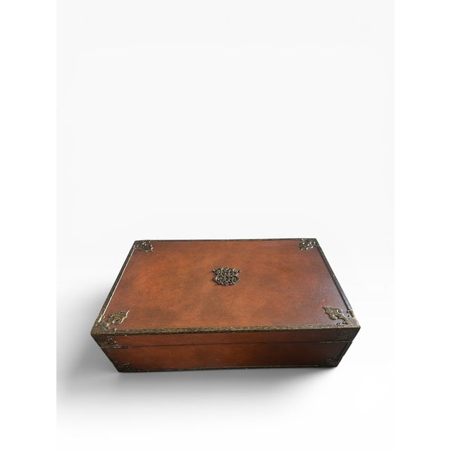 Campaign Theodore Alexander Althorp Style Leather and Mahogany Campaign Decorative Trunk For Sale - Image 3 of 7