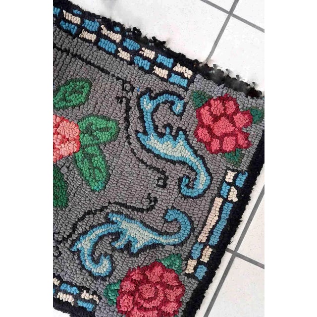 1900 - 1909 1900s Handmade Antique American Hooked Rug 1.6' X 3' For Sale - Image 5 of 9