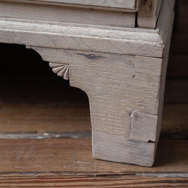 Mid 18th Century Georgian Oak Chest With Brushing Slide, c.1740 For Sale - Image 5 of 18