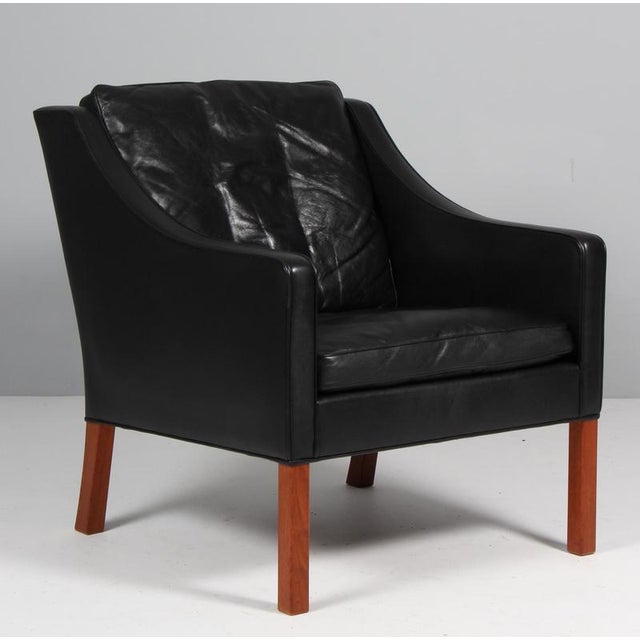 Børge Mogensen lounge chair original upholstered with black leather. Legs of mahogany. Model 2207, made by Fredericia...