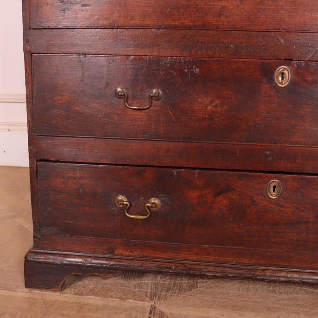 1950s 18th Century English Elm Chest of Drawers, 1950s For Sale - Image 5 of 7