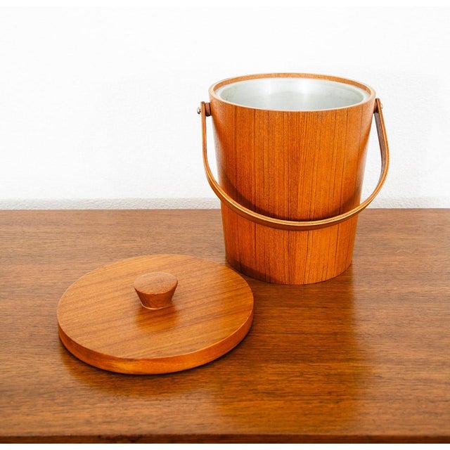 Vintage handled design Teak wood ice bucket Or wine cooler. It has elegant and clean lines. This lidded teak piece...