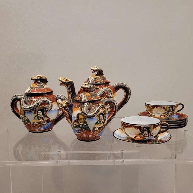 19th Century Tu y yo Satsuma Porcelain Sest with Dragon and Wise Men Motif, Japan, Set of 7 For Sale - Image 5 of 17