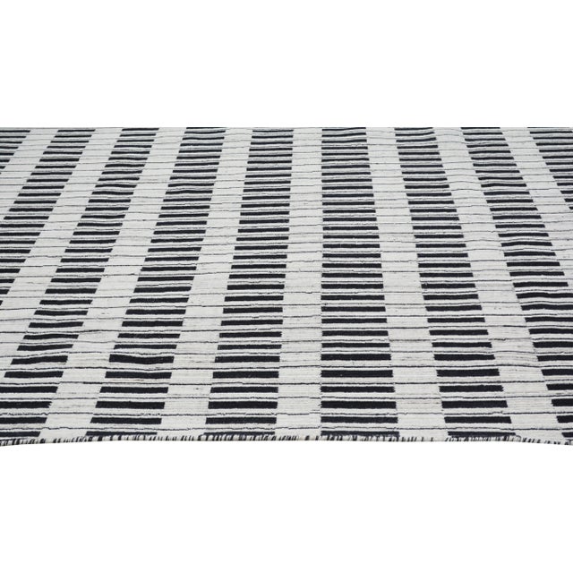 Contemporary Modern Black/White Hand Loom Wool Rug,8'X10' For Sale - Image 4 of 6