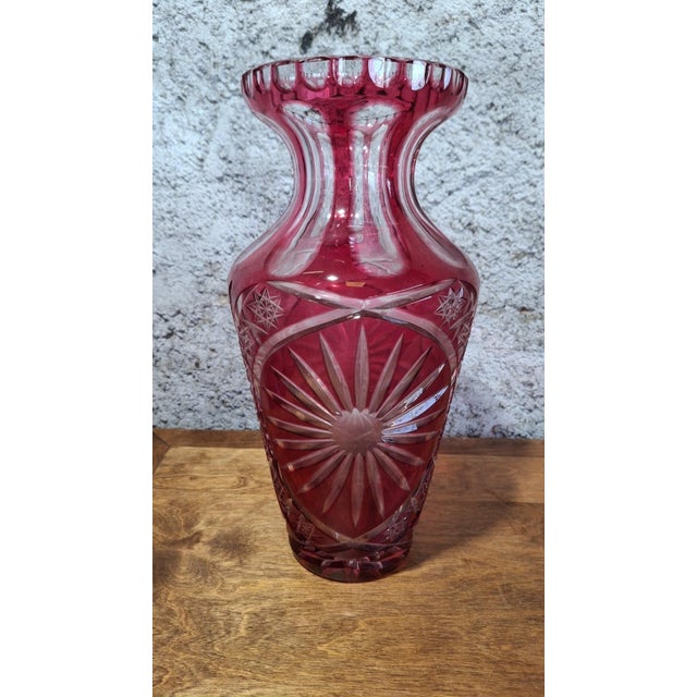 Large Bohemian Belle Époque Wheel-Cut Red Overlay Crystal Vase, 1890s For Sale - Image 4 of 7
