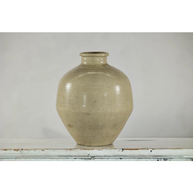 Mid-Century Modern Late 20th Century Sand-Colored Ceramic Vase with Rounded Shoulder and Tapered Base For Sale - Image 3 of 12
