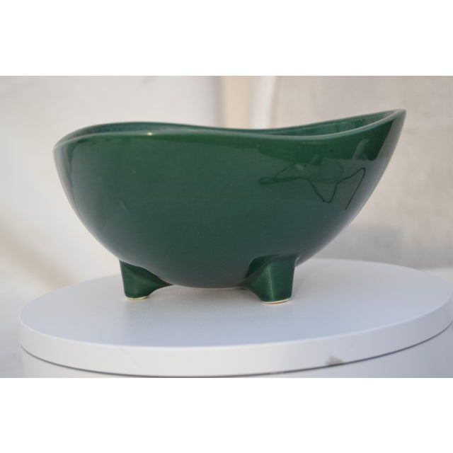 I can make out two numbers on the base, which are 5 and 4. Likely American, possibly Brush pottery. In excellent...