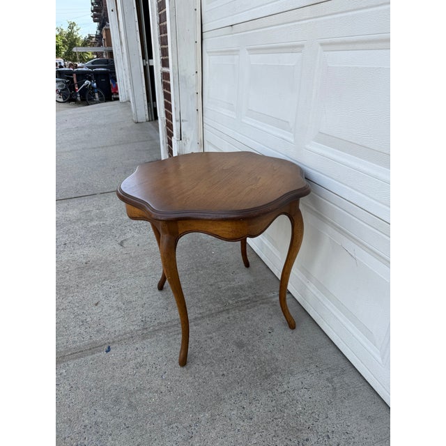 Wood Vintage French Provincial Louis XV Style Scalloped Side Table With Cabriole Legs For Sale - Image 7 of 12