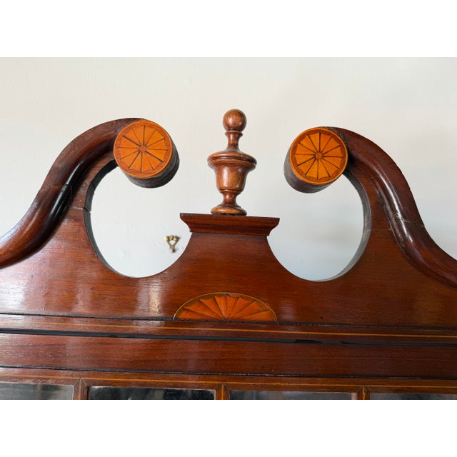 19th Century English Georgian-Style Mahogany Corner Cabinet For Sale - Image 14 of 17