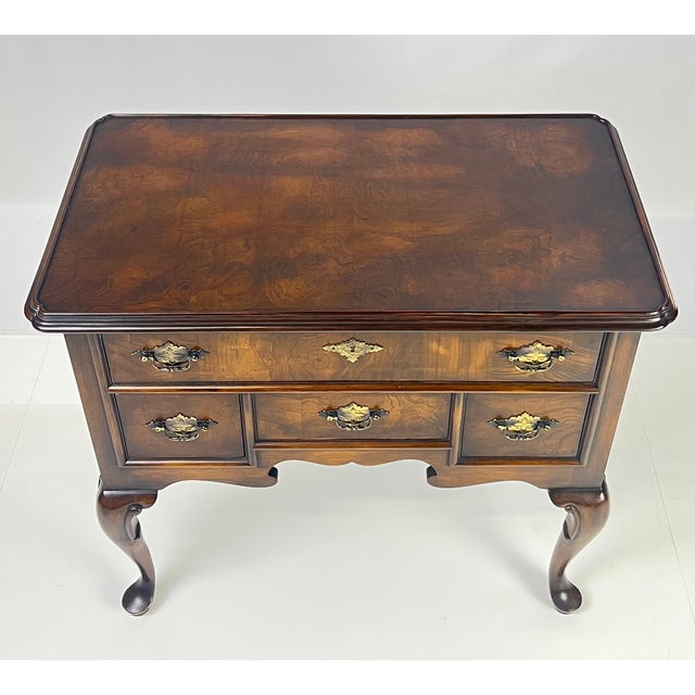 Late 20th Century Vintage Hekman Queen Anne Style Walnut Burl Lowboy Dressing Table / Side Accent Chest For Sale - Image 5 of 15