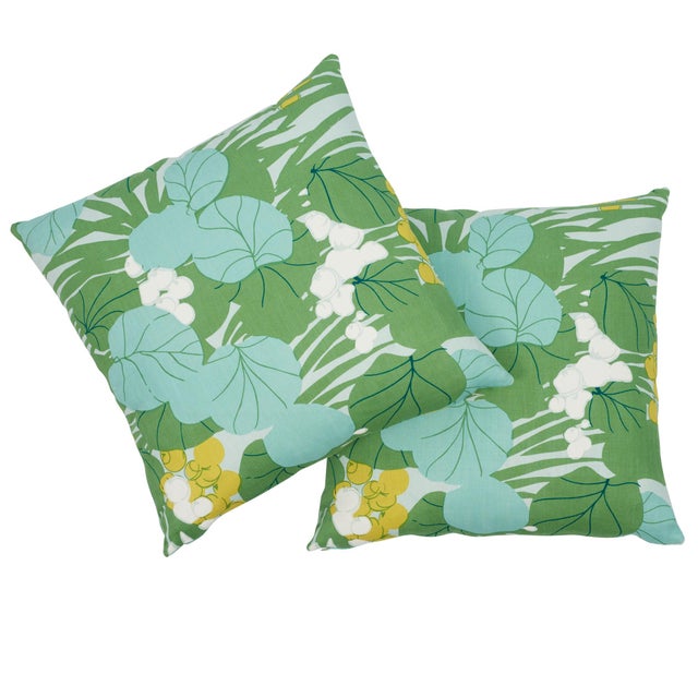 This 18" x 18" pillow features Sea Grapes in Palm. A charming, painterly design of sea grapes and palms takes center stage...