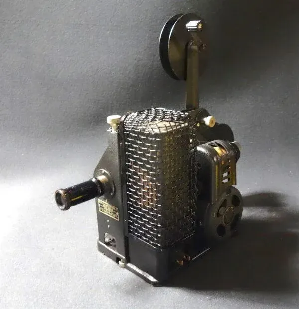 1920s 16mm Kodascope Model 'C' Cinema Projector | Chairish