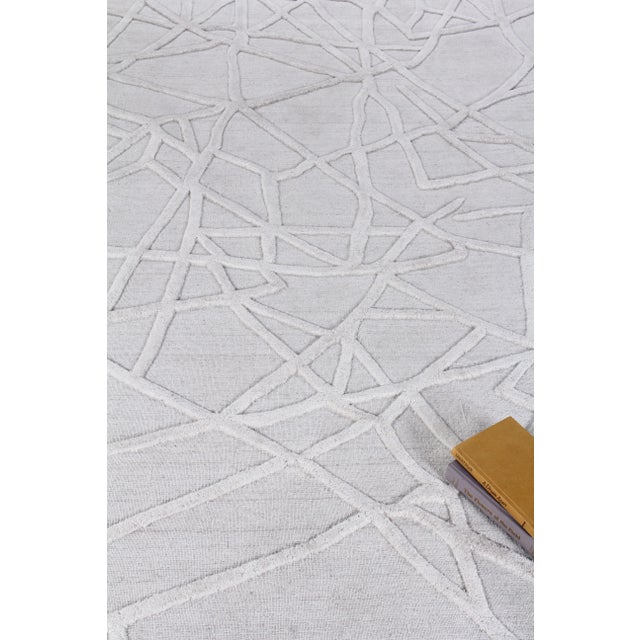 Silver Wellington hand loomWoolSilver Rug - 8'x10' For Sale - Image 8 of 10