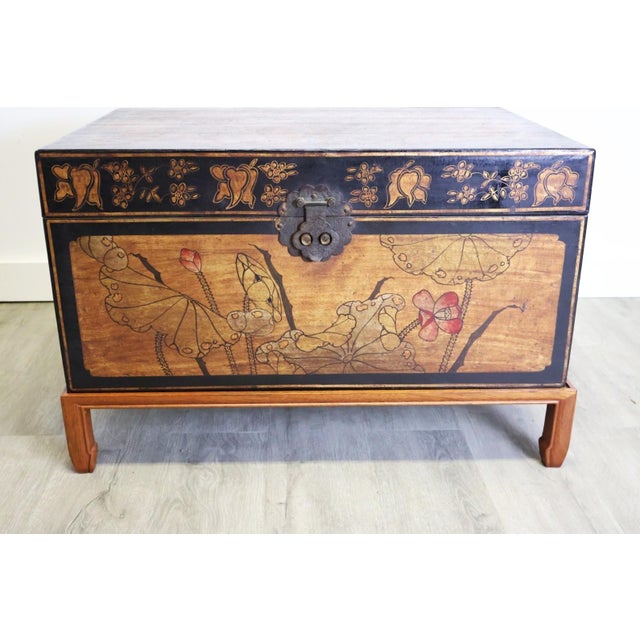 Wood Early 20th Century Chinese Yangjiang Lacquered Leather Trunk Chest With Calligraphy For Sale - Image 7 of 15