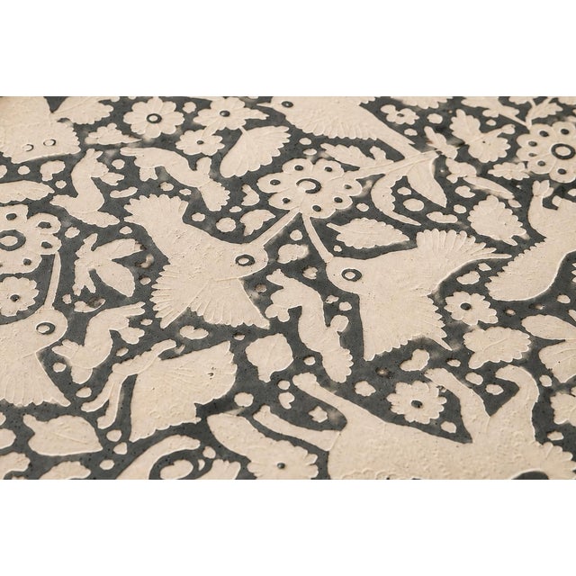 Wood Large "Hummingbird" Decorative Tray, Lacquered Wood, Ensamble Artesano, 2024 For Sale - Image 7 of 12