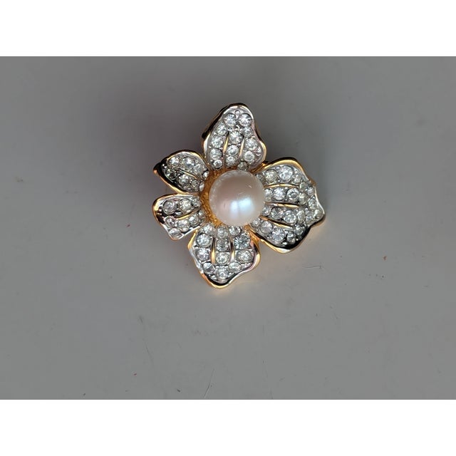 Hollywood Regency 1980s Pair of Afj Floral Earrings Gold Rhinestone For Sale - Image 3 of 4