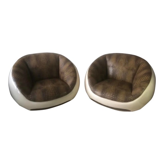1968 Mid Century Modern Mario Sabot Space Age Pod Lounge Chairs - Set of 2 For Sale