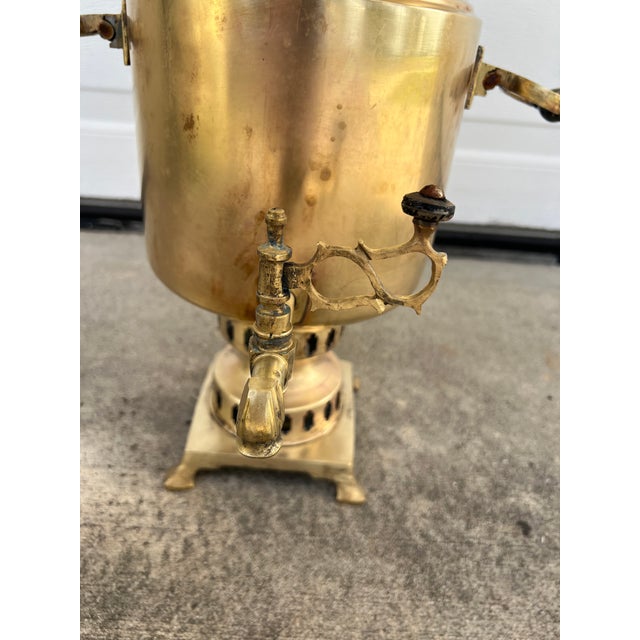 Antique Romanov Era Imperial Russian Tula Samovar – Rare Three-Lion Crest – Brass/Tombac – C. 1890-1910 For Sale - Image 16 of 17