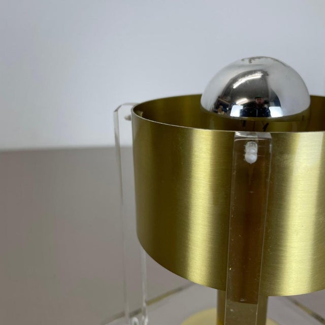 Postmodern Cubic Table Light in Brass and Acrylic Glass, 1970 For Sale - Image 6 of 17