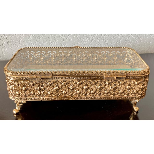 Mid 20th-Century Louis XV-Style Beveled Glass 24k Gold-Plated Filigree Nicely-Sized Casket-Style Keepsake / Trinket Box For Sale - Image 18 of 18