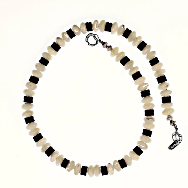 Ajd 15 Inch Choker of Mother of Pearl and Black Onyx For Sale In Raleigh - Image 6 of 6