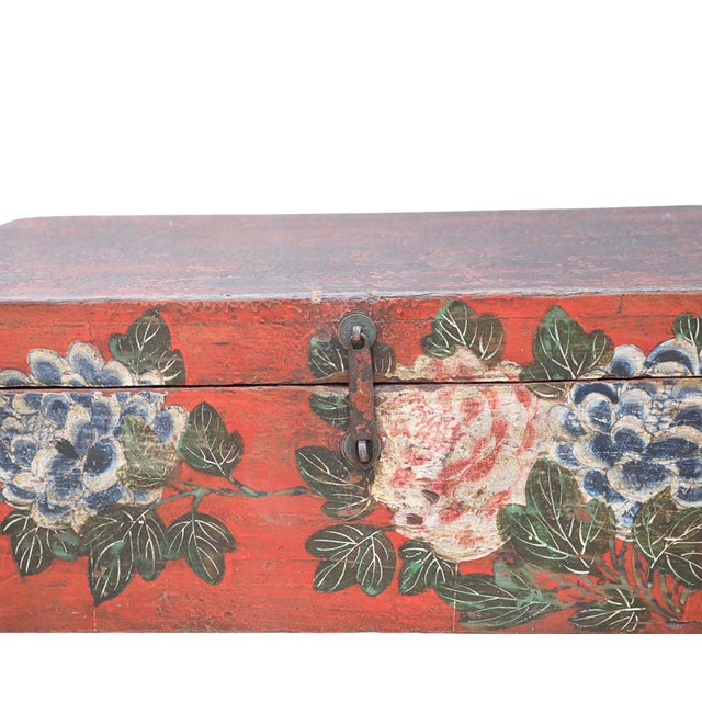 Antique Chinese Painted Chest, with a beautifully painted floral front. From the 1st half of the 20th century. 10.5Hx30x18