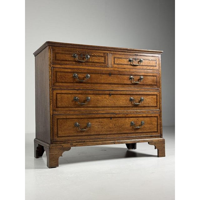 English Chest of Drawers in Oak For Sale - Image 16 of 18