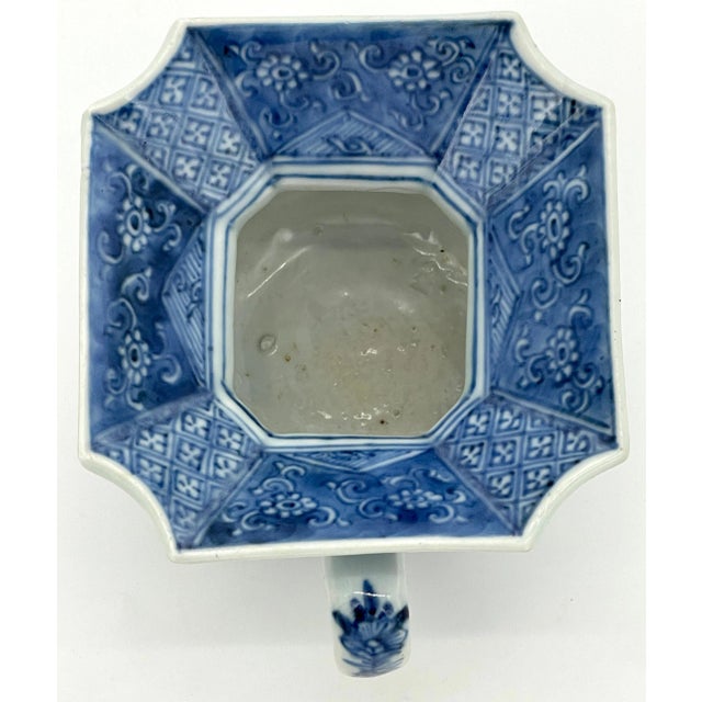Chinese Chinese Blue and White Spittoon, Qing Dynasty, Kangxi Period For Sale - Image 3 of 9