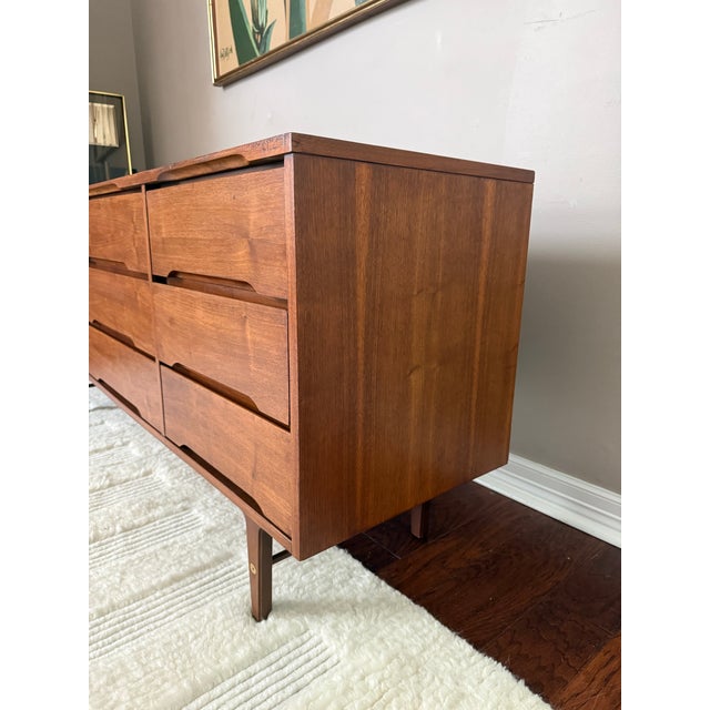Vintage 1950s Mid Century 9-Drawer Walnut Lowboy Dresser by Stanley For Sale In Houston - Image 6 of 12