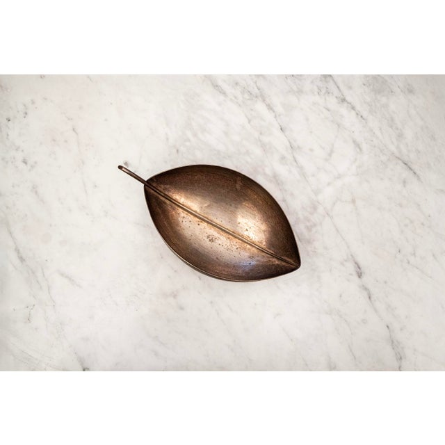 Silver-plated metal valet tray. Leaf model Gallia collection Designer Lino Sabattini Manufacturer Christofle 1950s This...
