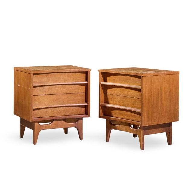 Mid-Century Modern Young Manufacturing Mid Century Walnut Curved Front Nightstands - Pair For Sale - Image 3 of 11