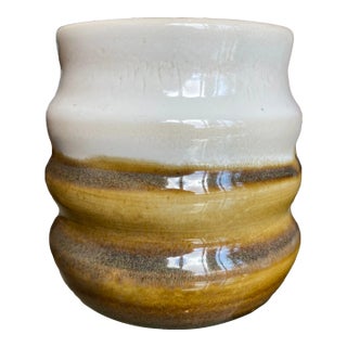 Small Ribbed Studio Pottery Ceramic Vase, Two-Tone Glaze White & Ochre For Sale