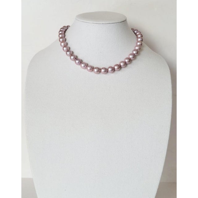 Contemporary Natural Freshwater Edison Pink Pearl Necklace With 14k Gold Clasp For Sale - Image 3 of 8
