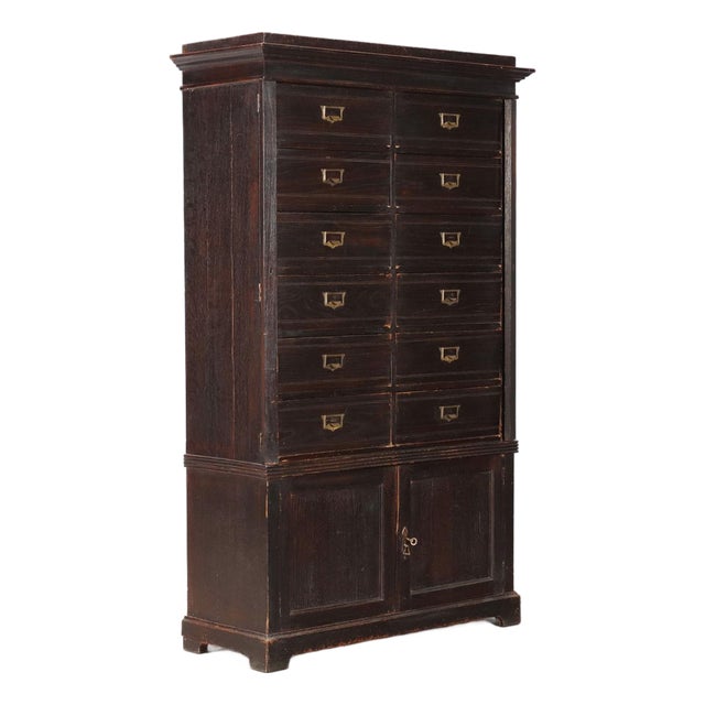 Italian Chest of Drawers in Oak For Sale