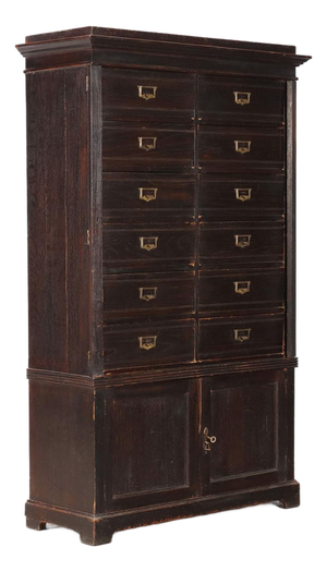 Italian Chest of Drawers in Oak