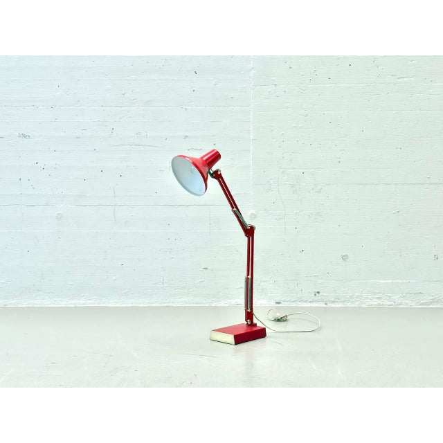 Industrial Mid-Century Articulated Desk Lamp in Red, 1970s For Sale - Image 3 of 17