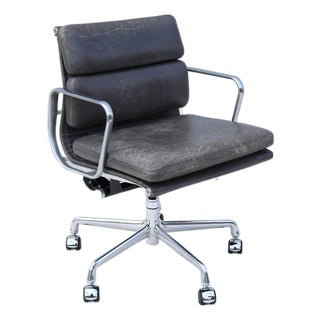 Mid-Century Distressed Gray Leather Eames Soft Pad Management Chair by Herman Miller For Sale
