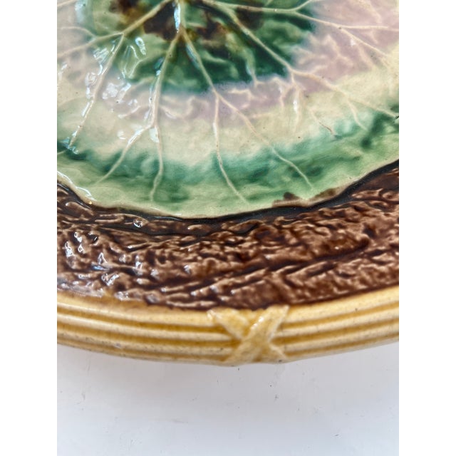Nice size oval Victorian majolica ceramic platter. Large green leaf decorates the center of the dish. Probably British.