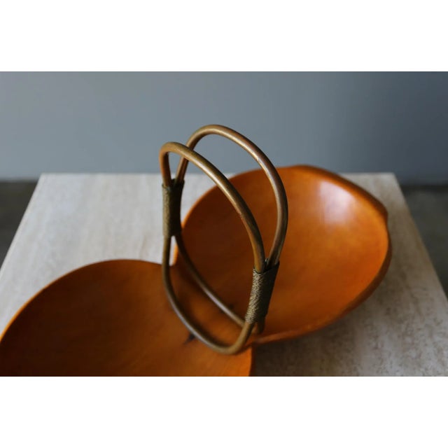Brown Aldo Tura Carved Walnut Wood & Brass Bowl for Macabo, Italy, C.1970 For Sale - Image 8 of 12