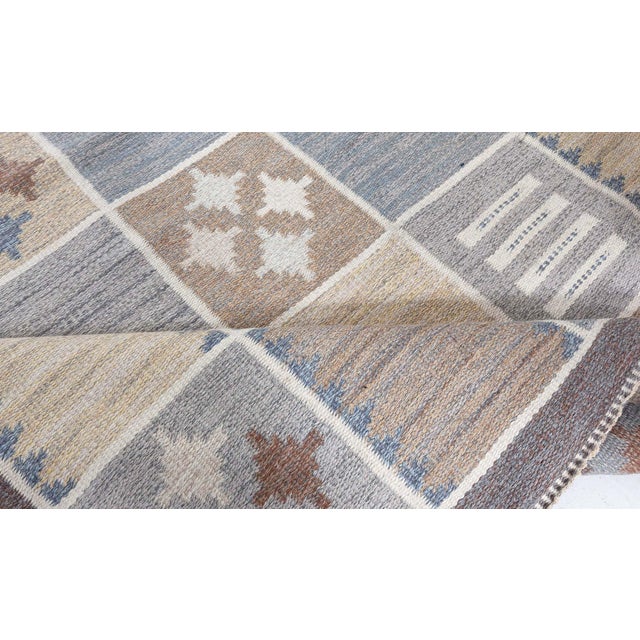 1950s Mid-Century Scandinavian Beige Flatweave Rug By Rakel Carlander (Squares) For Sale - Image 5 of 7