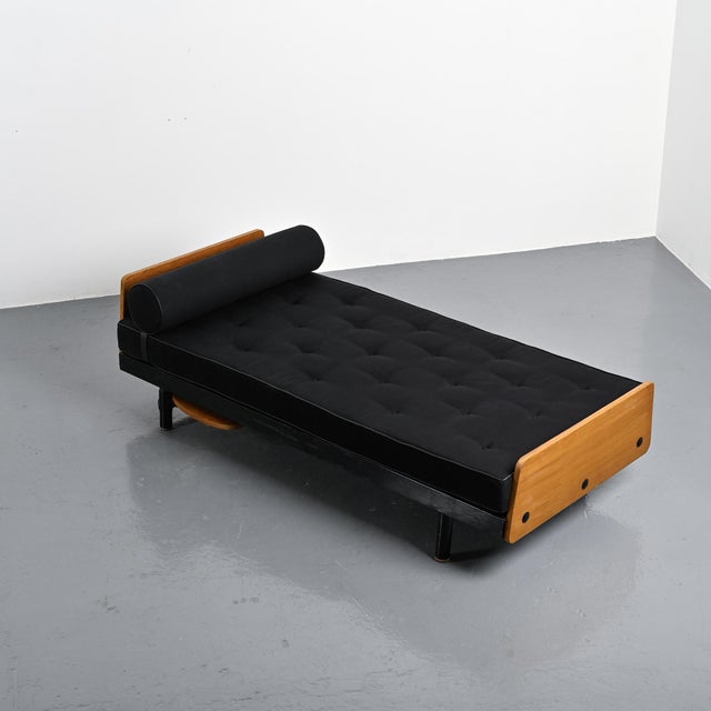 Jean Prouvé SCAL Daybed by Jean Prouvé for Steph Simon, circa 1960 For Sale - Image 4 of 12