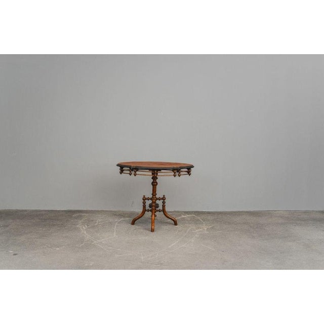Mid-19th Century Biedermeier Salon Table in Walnut For Sale - Image 5 of 18