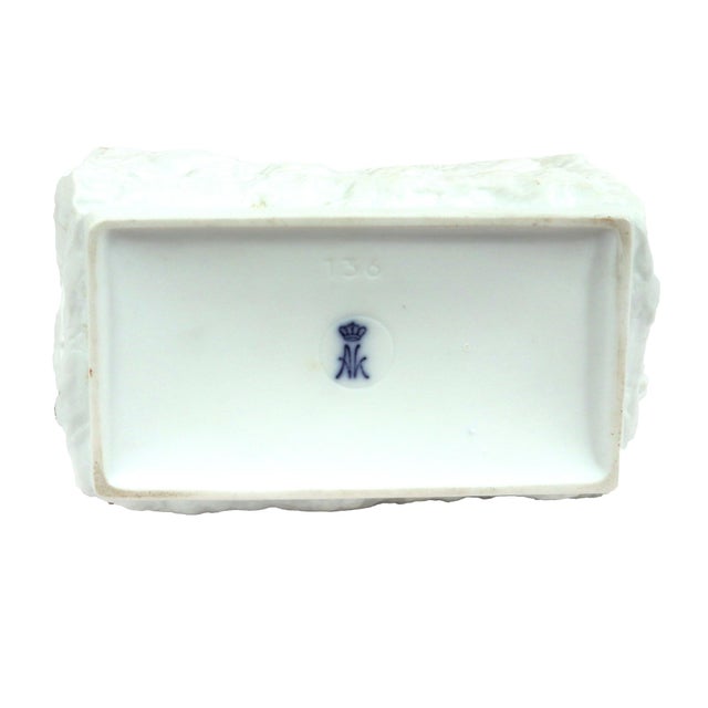 Kaiser Porcelain Fossil Relief Vase, White Bisque With Ammonites and Shells, Sculptural Pinched Form West Germany, Circa 1970s For Sale - Image 9 of 10