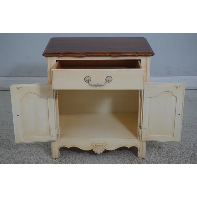 Ethan Allen Pair of Ethan Allen Birch Wood French Country Nightstands For Sale - Image 4 of 12