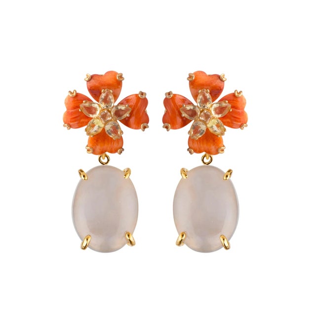 These interchangeable Bounkit earrings handcrafted with contrasting semi-precious stones, that created a harmonious...