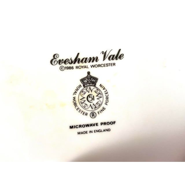 Contemporary 1980s Royal Worcester Evesham Vale-Green Rim – Dinner Plates, Set of Four For Sale - Image 3 of 8